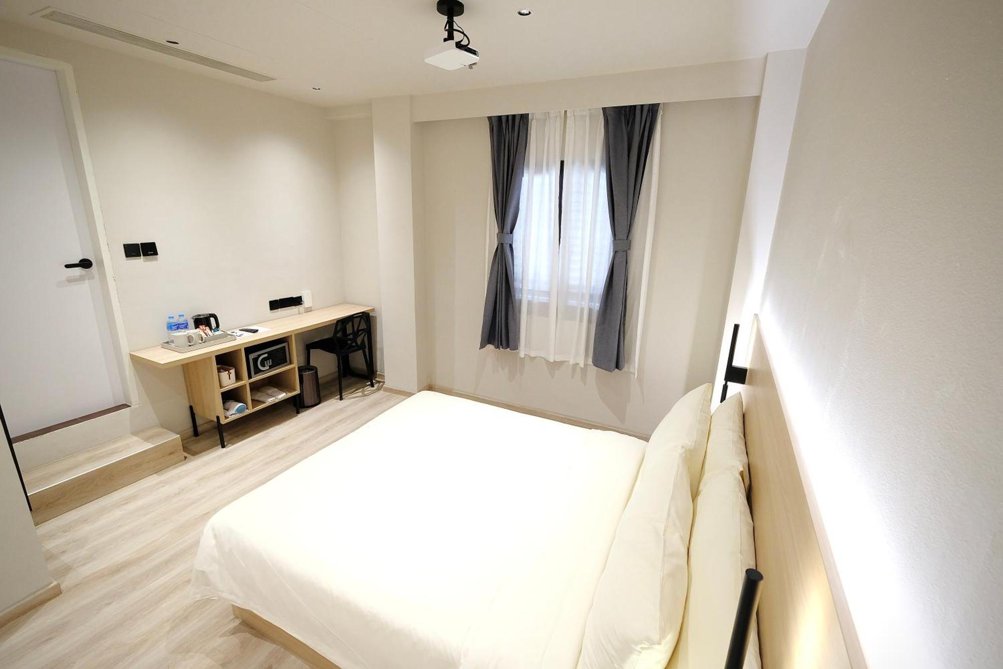 Deluxe Double Room,1556892442:JPEG