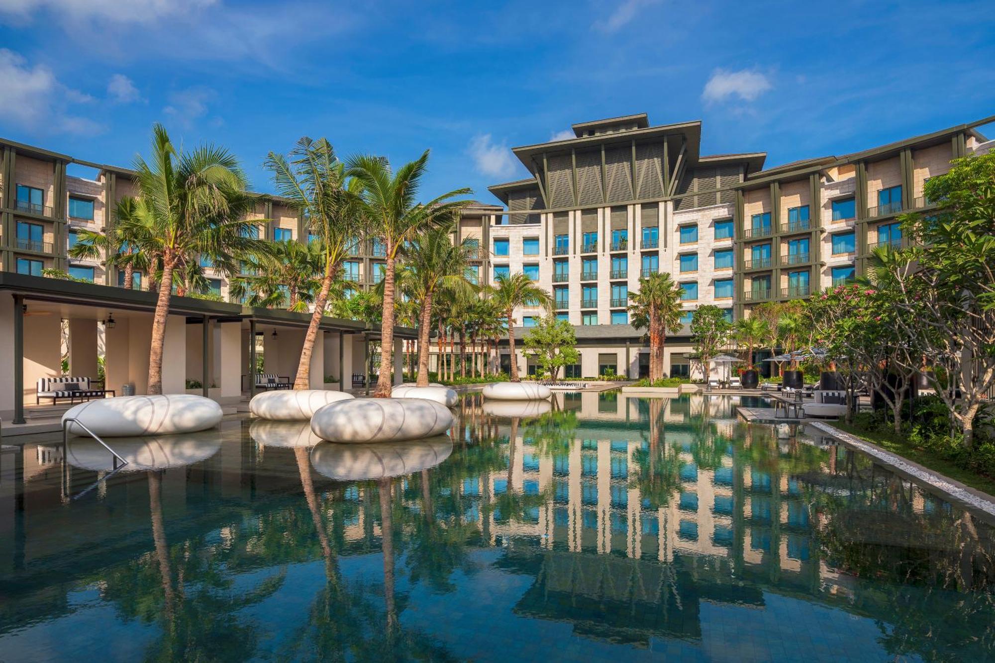Premier Twin Suite with Pool View