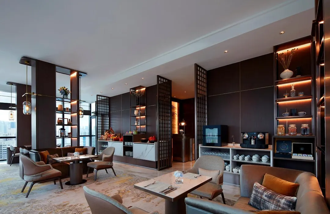Momentus Hotel Alexandra-1