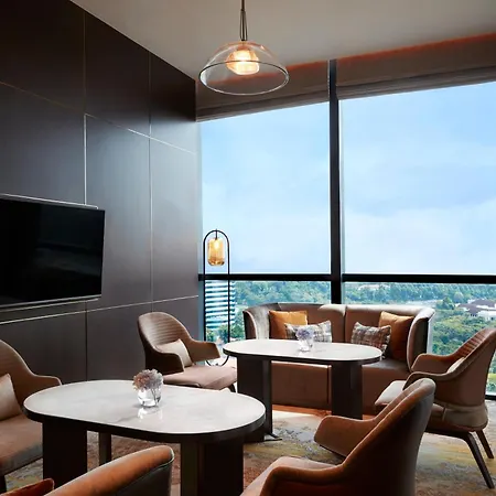 Momentus Hotel Alexandra-2